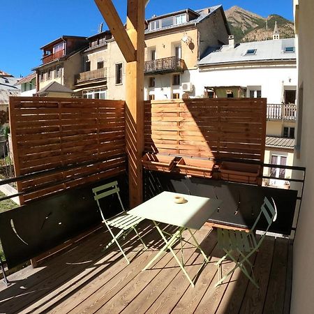 Maison Neuve Proche De Barcelonnette Жозие Екстериор снимка