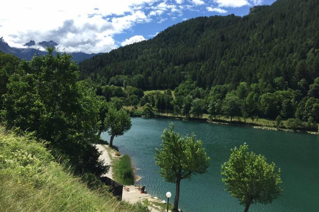 Maison Neuve Proche De Barcelonnette Жозие Екстериор снимка