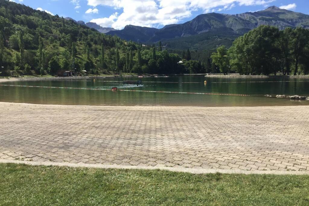 Maison Neuve Proche De Barcelonnette Жозие Екстериор снимка