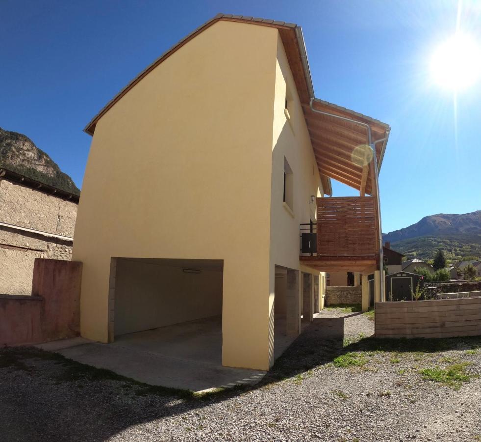 Maison Neuve Proche De Barcelonnette Жозие Екстериор снимка