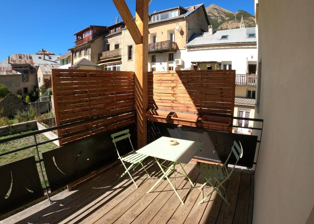Maison Neuve Proche De Barcelonnette Жозие Екстериор снимка