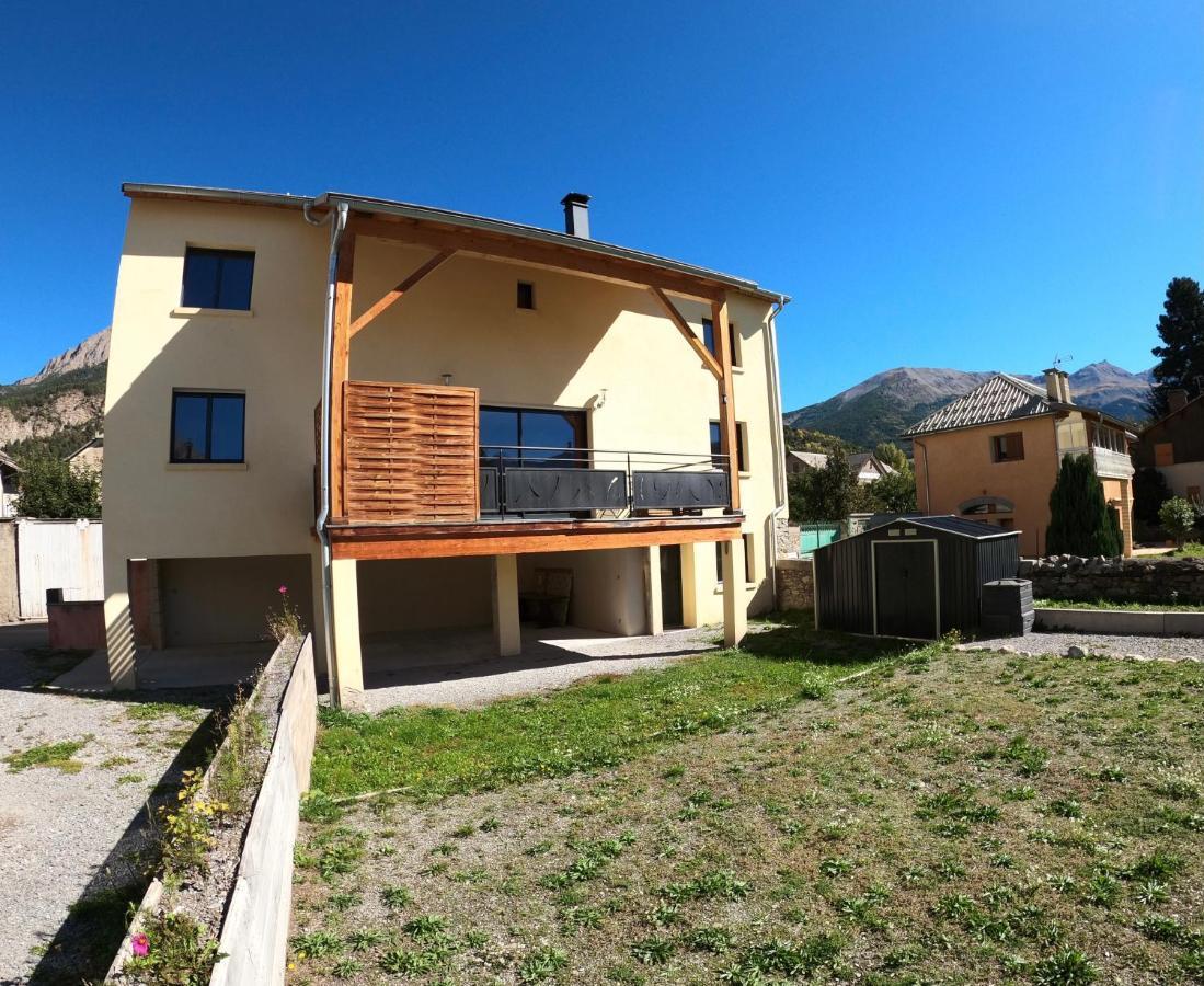 Maison Neuve Proche De Barcelonnette Жозие Екстериор снимка