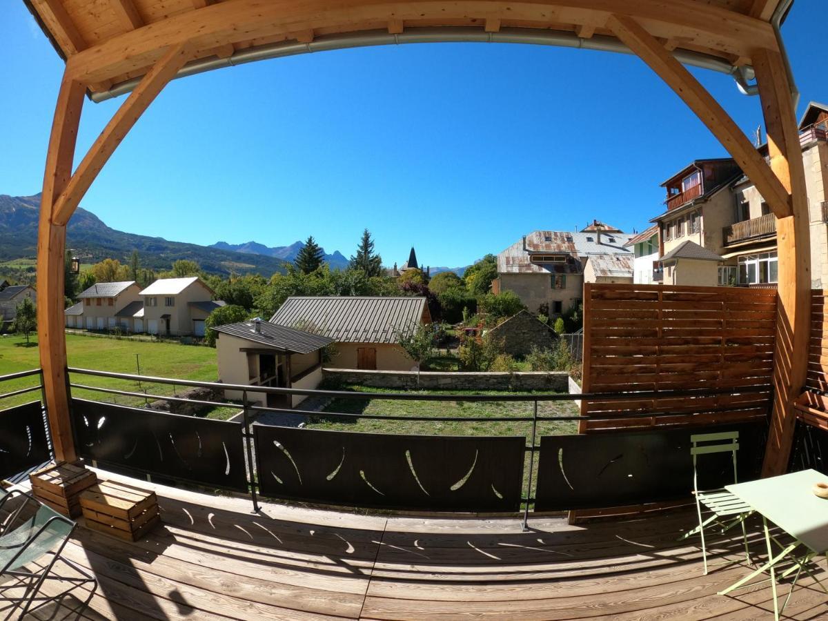 Maison Neuve Proche De Barcelonnette Жозие Екстериор снимка