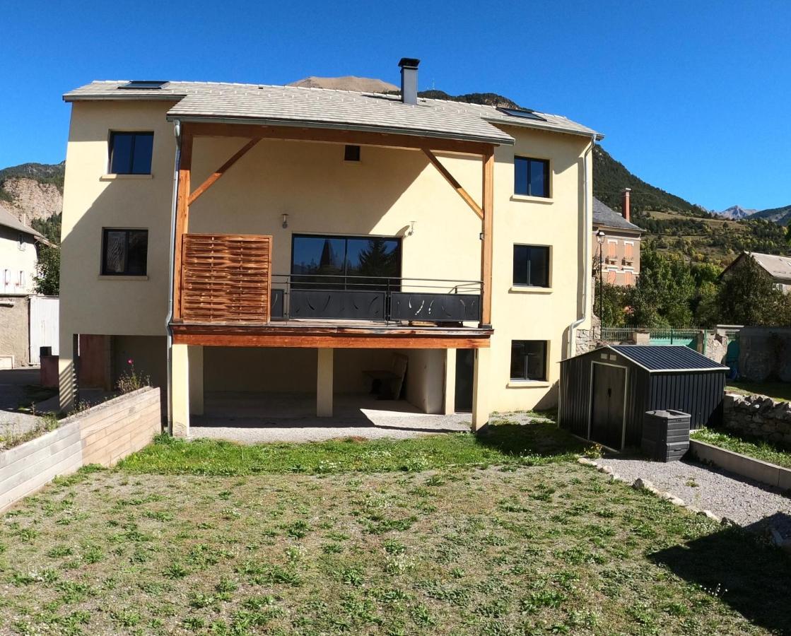 Maison Neuve Proche De Barcelonnette Жозие Екстериор снимка